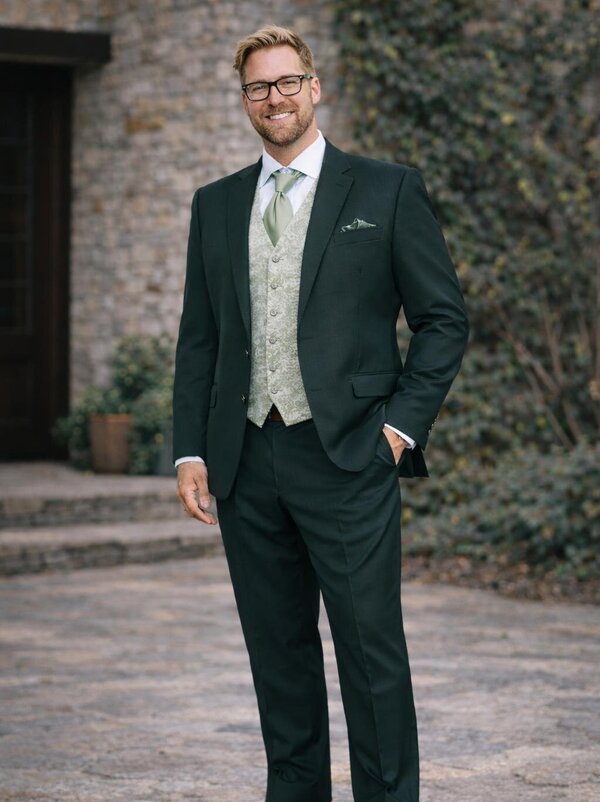 Anzug_grün_kräftiger_Mann_Übergröße_XXL