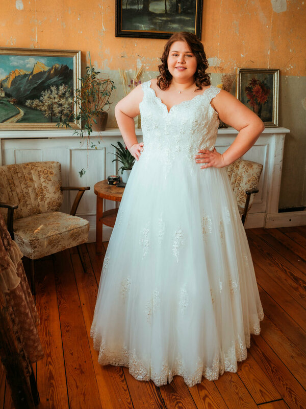 Brautkleid_plussize_curvybrautkleid_XXL_Brautmode_dicke_Arme
