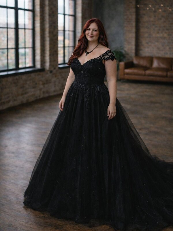 curvy_Brautkleid_schwarz_Kathedrale_Burg_Gothicbride curvy_Brautkleid_schwarz_Kathedrale_Burg_Gothicbride